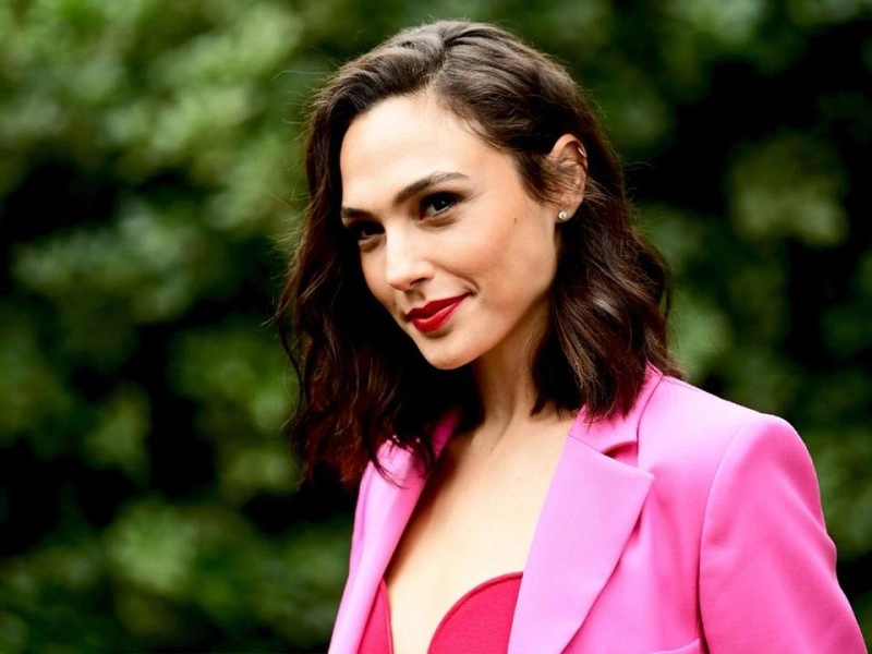 Gal Gadot Pink