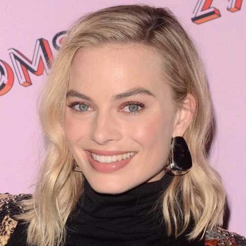 Margot Robbie; Barbie Dream House