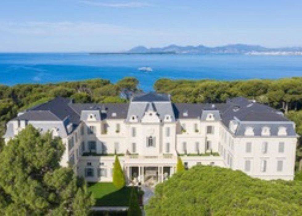Hotel du cap fron view