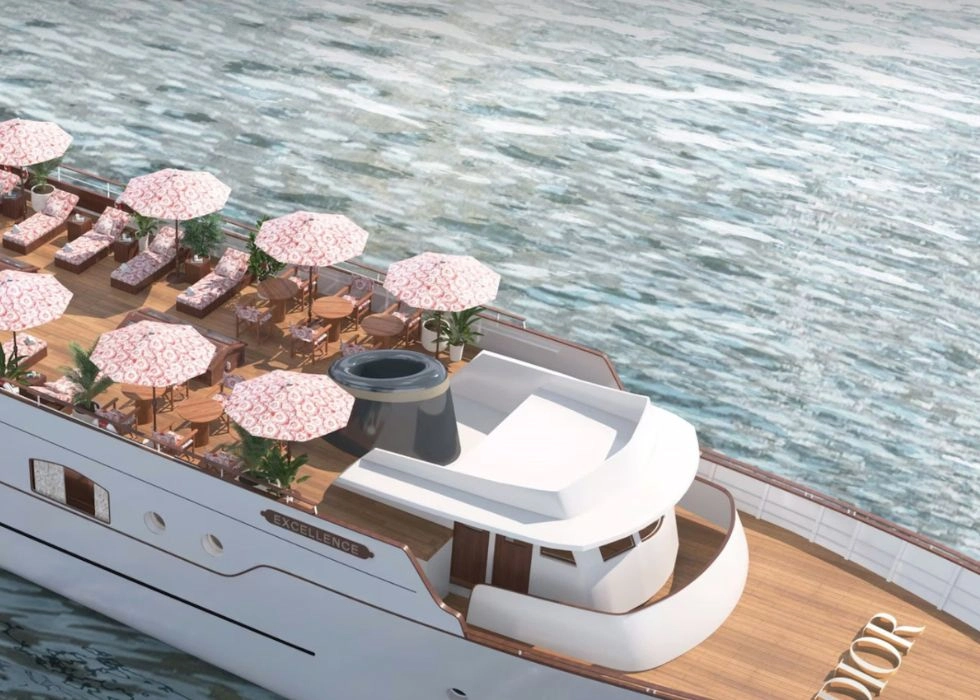 Dior spa boat