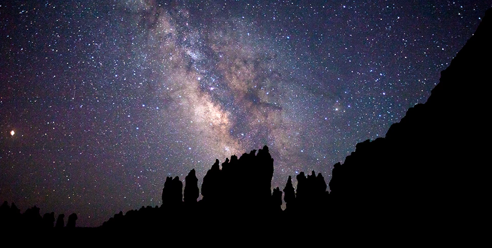 Milky Way above Bryce Canyon hoodoos during luxury stargazing experience in Utah